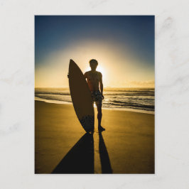 Surfer silhuett under soluppgång vykort