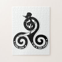 Surfer sur la vague bretone (version femme)