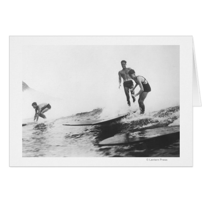 Surfers Group i Honolulu, Hawaii Surfing Hälsningskort (Framsidan Horizontal)