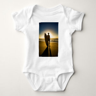 Surfersilhuett under soluppgång tee shirt