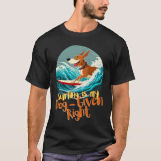"Surfing är min hund-givna höger" Beach T-shirt