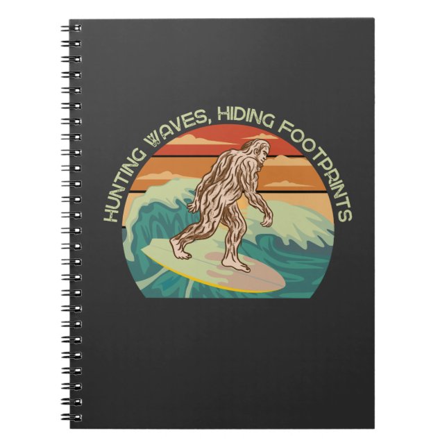 Surfing Bigfoot Hunting Vinkarare Gömmande fotavtr Anteckningsbok (Framsidan)