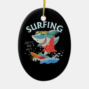 Surfing ger mig Blöt på underbara hajgåvor Julgransprydnad Keramik