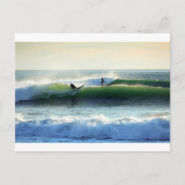 Surfing gröna vågor vykort