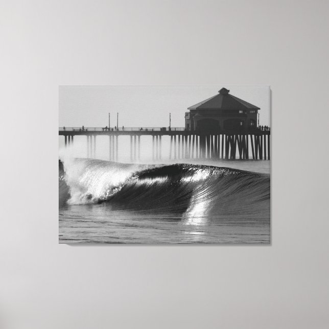 Surfing Huntington Beach Pier - Northside Canvastryck (Framsida)