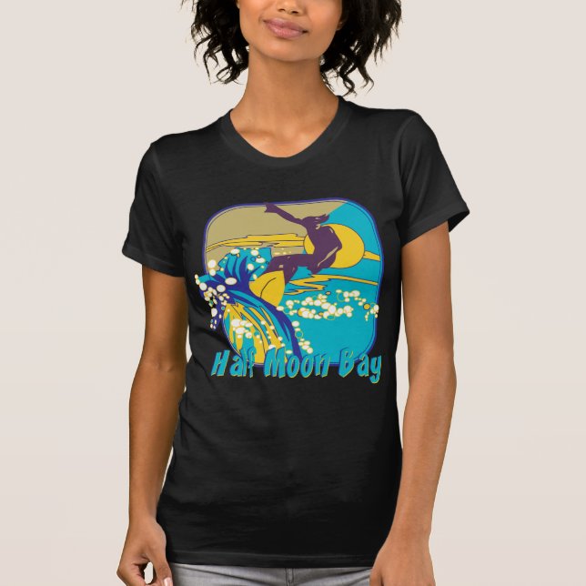 Surfing i halv Måne Bay Tee Shirt (Framsida)