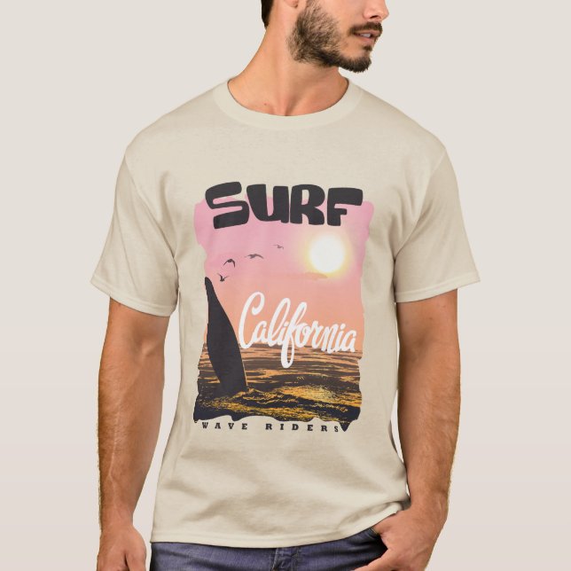 Surfing in California & Hawaii - Stunning Beach De T Shirt (Framsida)