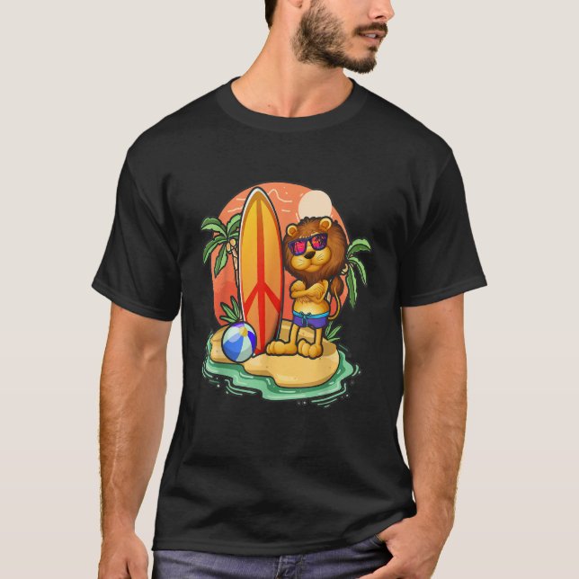Surfing Lion  Beach Vacation Animal Graphic T Shirt (Framsida)