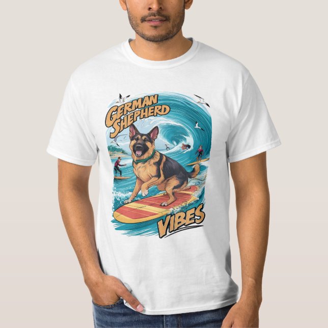 Surfing Shepherd: Tropical Äventyr T Shirt (Framsida)