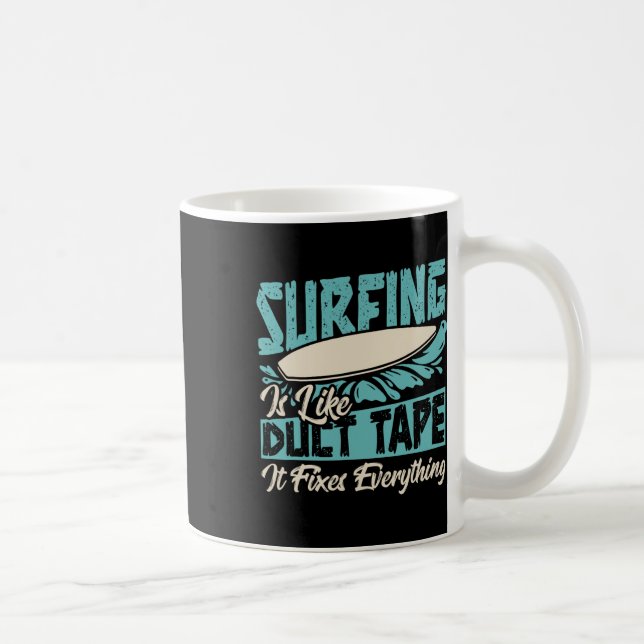 Surfing som silvertejp fixar allt strandhumor kaffemugg (Höger)