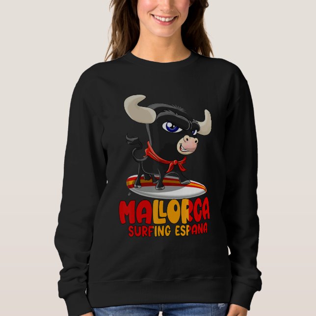 Surfing Spot Spain Mallorca with Cute Taurus T Shirt (Framsida)