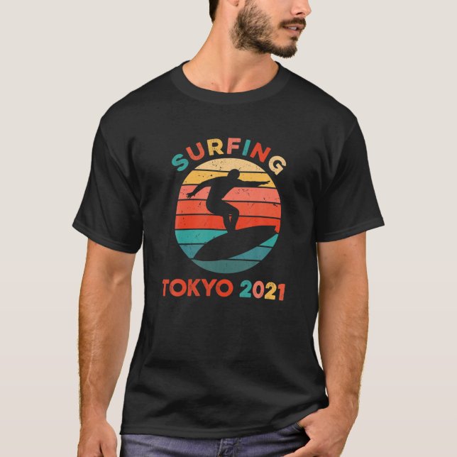 Surfing Tokyo Games 2021 Tsurigasaki Beach Surfer T Shirt (Framsida)