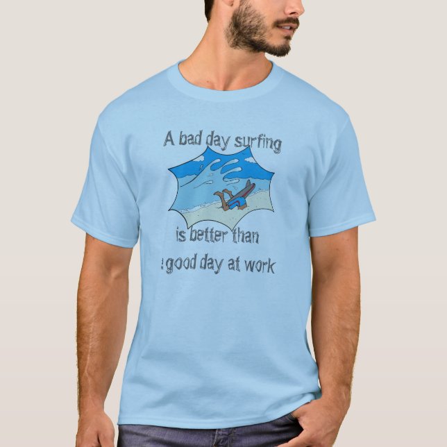 Surfing vs. Arbeta med lustig tecknad Tee Shirt (Framsida)