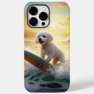 Surfning av bichon Frise Beach-färg
