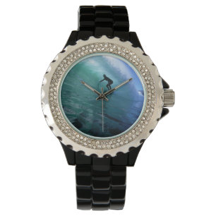 Surfning inuti en grönt våg armbandsur