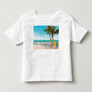 Surfor på stranden dekorativ kudde t shirt