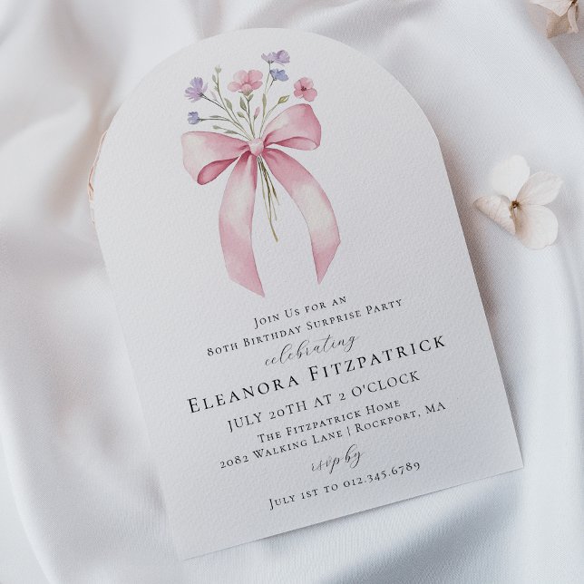 SURPRISE PARTY 80:e födelsedagen Bow Wildblomarch Inbjudningar (Skapare uppladdad)