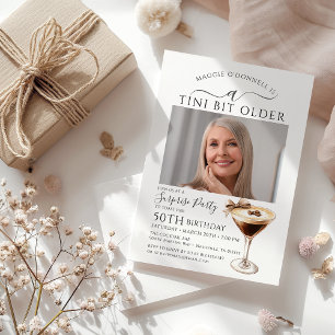 SURPRISE PARTY A Tini Bit Older Martini 50:e Inbjudningar
