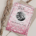 SURPRISE Photo 50th Birthday Hot Pink Bokeh Inbjudningar<br><div class="desc">An elegant "50th Birthday" party invitation design with personalized photo,  modern typography and a bokeh lights background.</div>