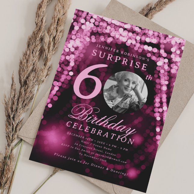 SURPRISE Photo 60 Birthday Shock rosa Glam Ljus Inbjudningar (SURPRISE Photo 60th Birthday Hot Pink Glam Lights Invitation)