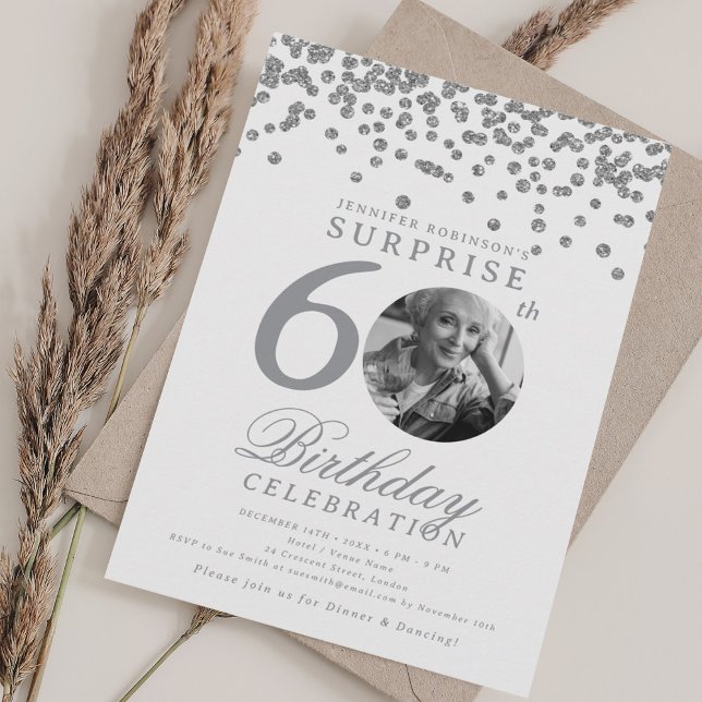 SURPRISE Photo 60 Birthday Silver Confetti Inbjudningar (SURPRISE Photo 60th Birthday Silver Confetti Invitation)