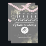 Surprise Shhhhh Rosa Pearl Bokeh Födelsedagsfest Inbjudningar<br><div class="desc">Försökspartiets födelsedagsinbjudningar har pärlor och bokeh Ljus - Designade av Dream Big Digital Design</div>