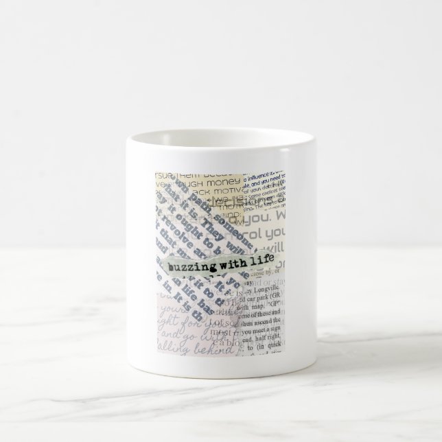Surrande av liv Fajnad typografiskollage Kaffemugg (Center)