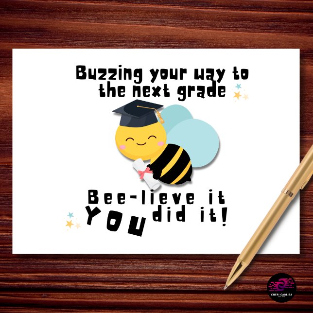 Surrar till nästa klass examensfirande kort (Buzzing to the next grade—look at YOU go! 🐝🎓)