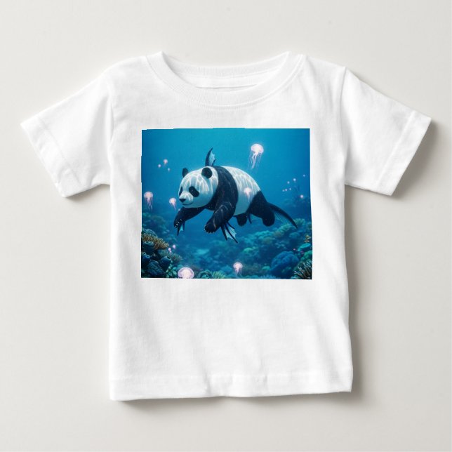 Surreal havspanda som simmar med maneter t shirt (Framsida)