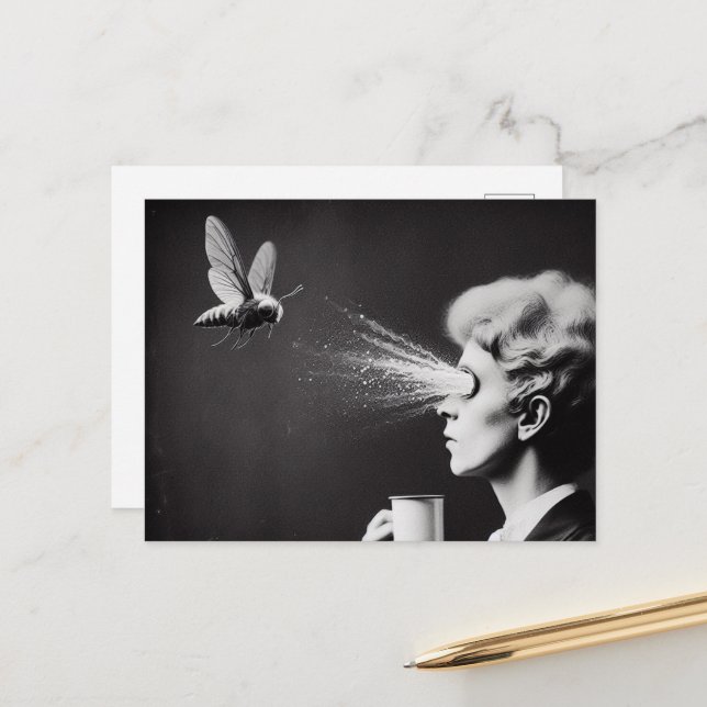 Surreal kvinna och Bee-morgonkaffe Vykort (Fram/Back In Situ)