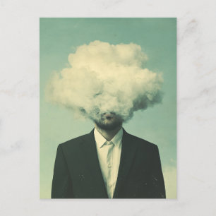 Surreal Man Head i ett moln Vykort