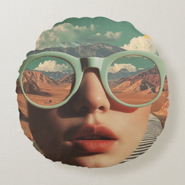Surreal Portrait With Glasses Reflecting Desert Rund Kudde (Framsidan)