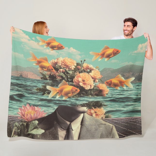 Surreal Portrait With Goldfish Flowers And Ocean Fleecefilt (På plats)