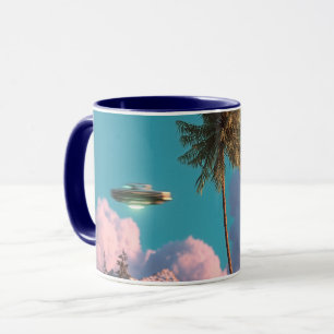 Surreal UFO- och palmtrebergscen Mugg
