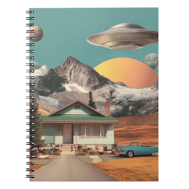 Surreal UFO över lantlig stuga Anteckningsbok (Framsidan)