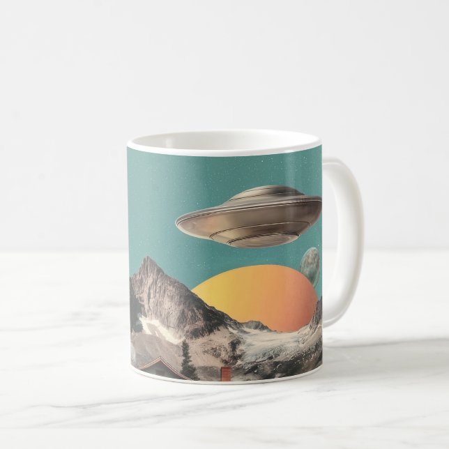 Surreal UFO över lantlig stuga Kaffemugg (Framsida höger)