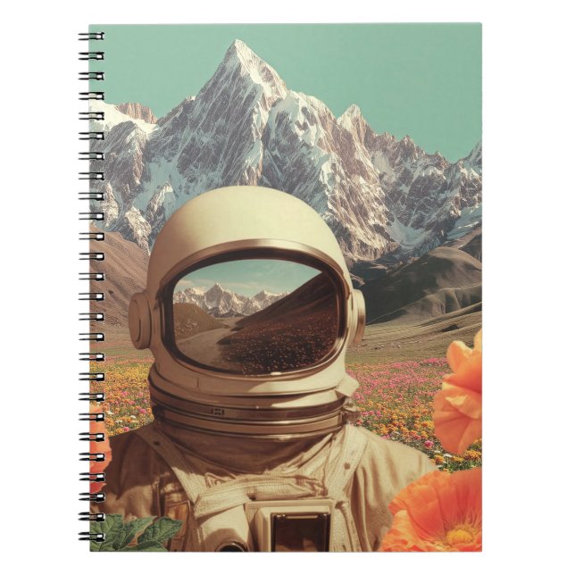 Surrealistisk astronaut i blomsterfält anteckningsbok (Framsidan)