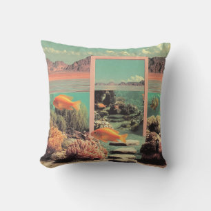 Surrealistisk öken-ocean med dörr kudde
