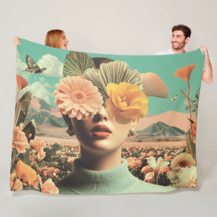 Surrealistiskt kvinnligt porträtt med blommor som fleecefilt