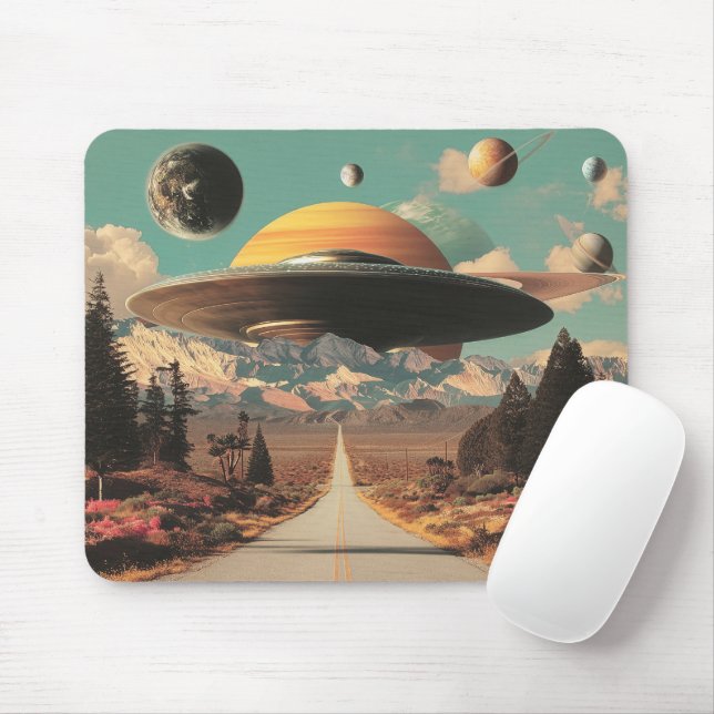 Surrealistiskt landskap med väg, UFO och Saturnus  Musmatta (Med mus)