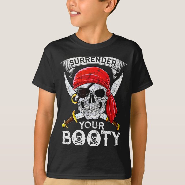 Surrender Your Booty Rate Skull Funny Jolly Roger  T Shirt (Framsida)