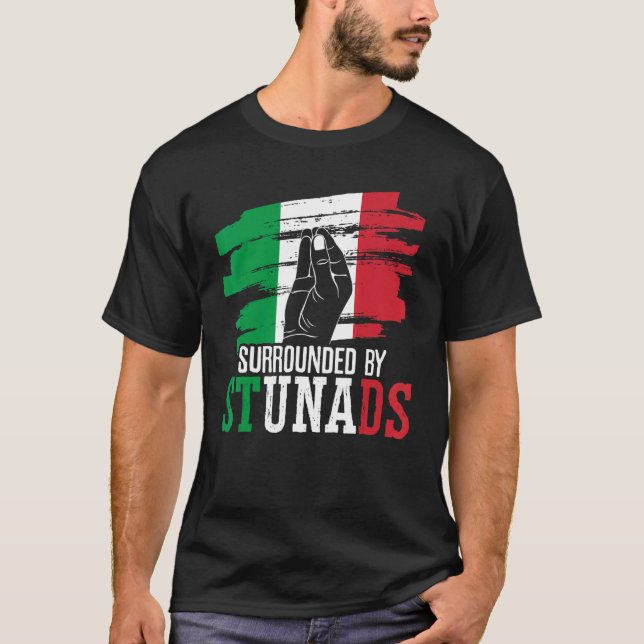 Surrounded By Stunads Europe Country Italy Italian T Shirt (Framsida)