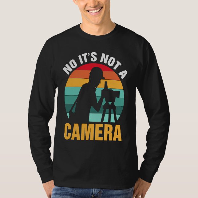 Surveyor No It's Not A Camera T Shirt (Framsida)