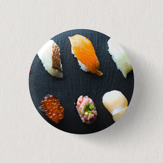 Sushi Beauty on Leaf – SUSHIMI Button Badge Knapp (Framsida)