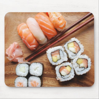 Sushi - Japonese mat (på ett trä plätera), Musmatta