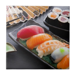 Sushi och rullar kakelplatta