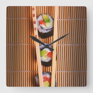 Sushi och träpinnar fyrkantig klocka