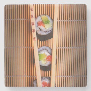 Sushi och träpinnar underlägg sten