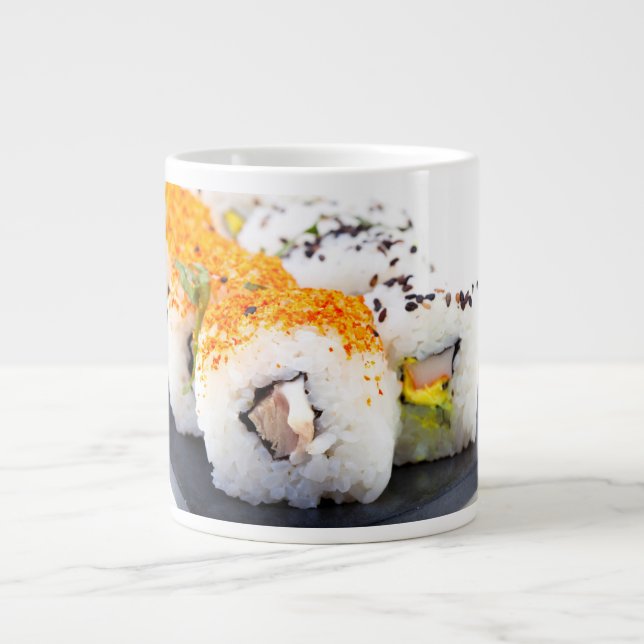 Sushi på en platta jumbo mugg (Framsidan)