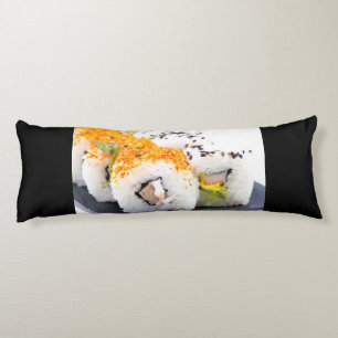 Sushi på en platta kroppskudde